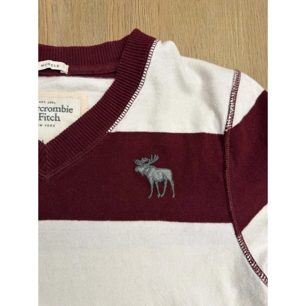 Abercrombie & Fitch Vintage Y2K Striped Muscle Fit V-Neck Shirt L Burgundy